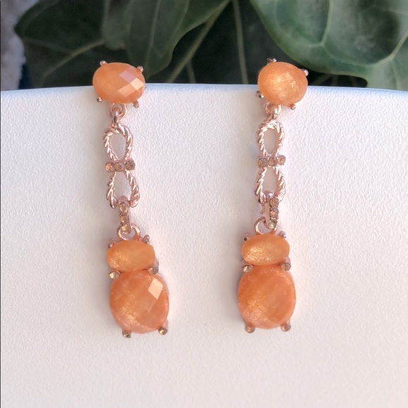 Earrings - Picture 1 of 4